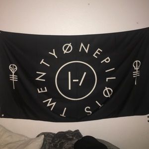 twenty one pilots blurry face concert flag